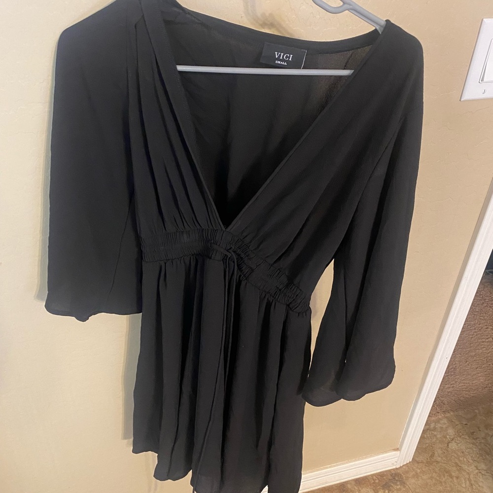 Cute, v-neck, Vici long sleeve ruffled dress, never worn